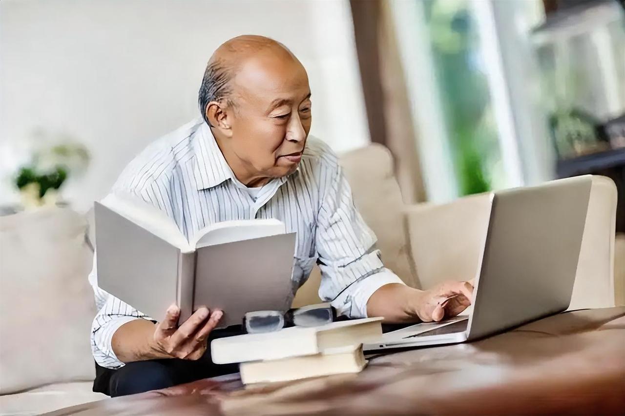 退休后再就业第一次工资到账了！我快退休时，就有人联系我，退休后再就业，老