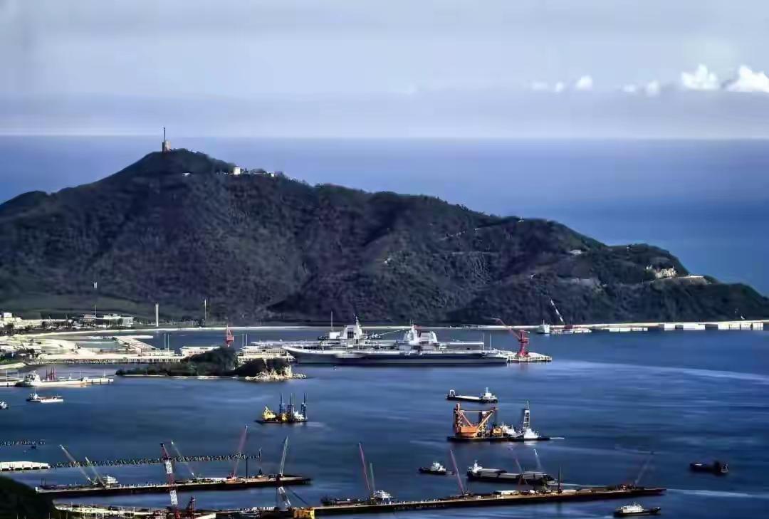 中国海军将向全球展示15万吨航母阵容！结束了在南海的相关训练测试任务后，福建号