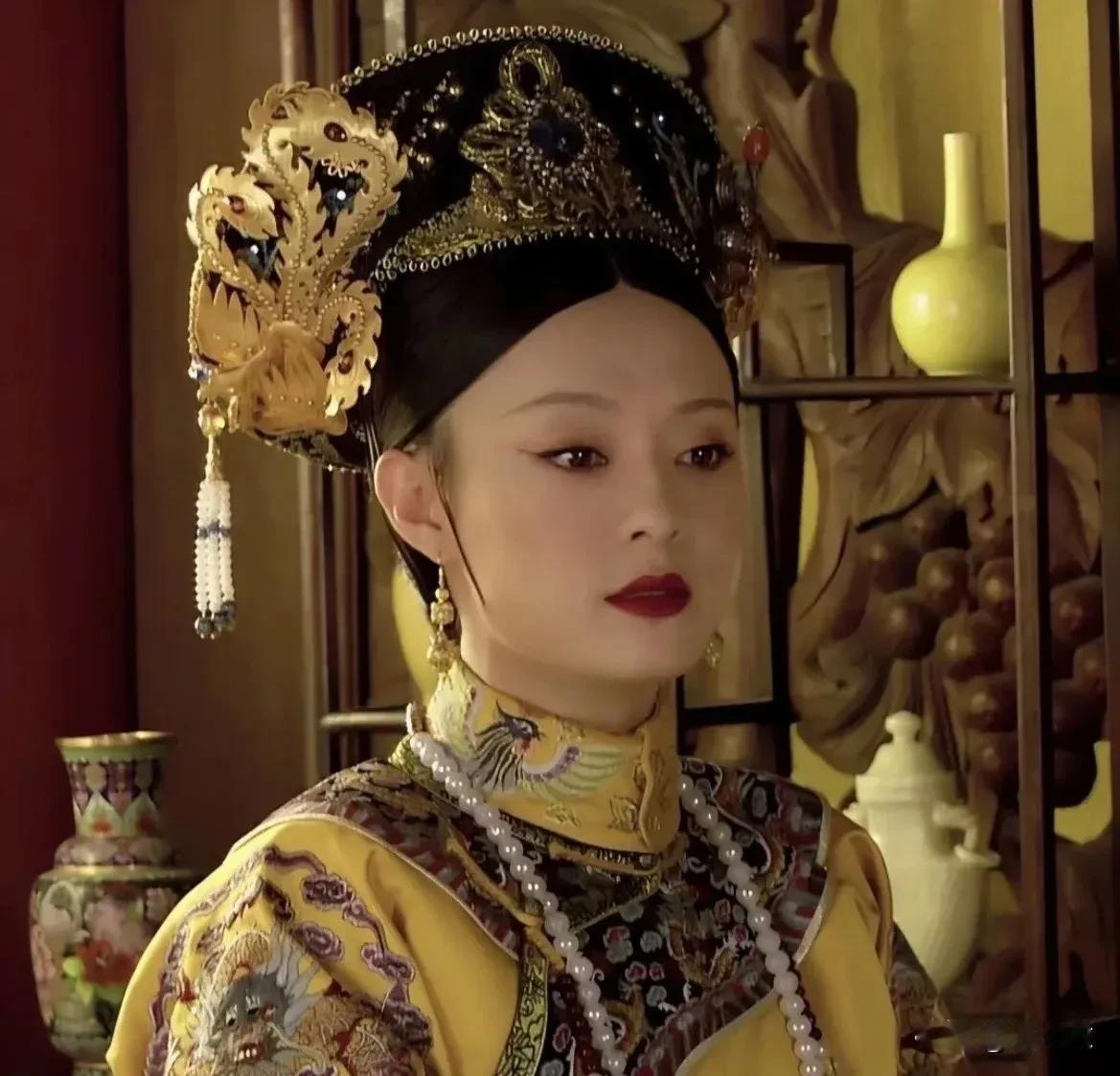 感觉前期皇上对甄嬛的感情，是有点像老男人哄骗无知小姑娘的手段在的，因为他虽然甜言