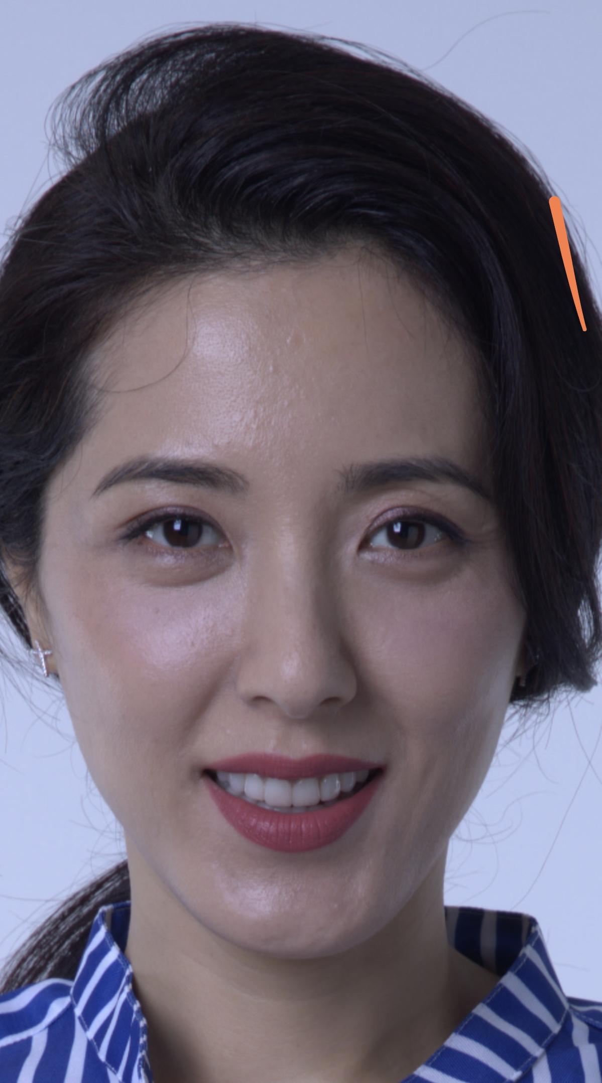 乍一看曾黎有点高露，脸有点长，是拍摄角度问题，还是本人就长这样？都说长脸出美人，