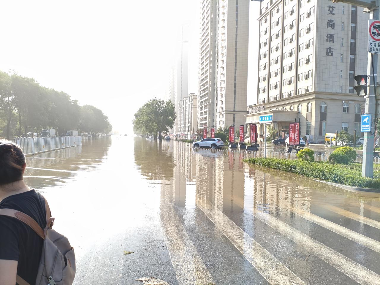 雨过天晴！沈阳苏家屯红椿路仍有大面积积水，出行务必绕行注意安全台风巴威彻底