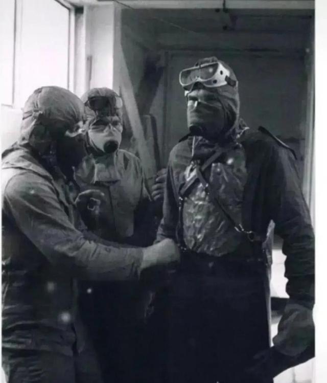 1986年，切尔诺贝利三勇士，进入核泄漏淹水区关闭阀门，被告知是一场有去无回的行