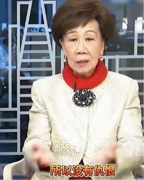 现在的台湾出现了怪现象，当年喊台独喊得最凶的民进党元老们，一个个站出来说自己是中