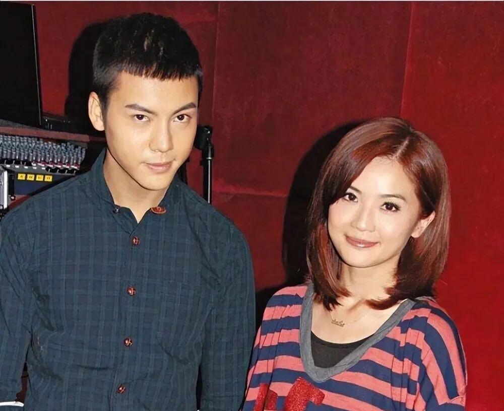 阿Sa出道24年，交了四个男友，两个成了她的老公，算起来她也是长情的。就