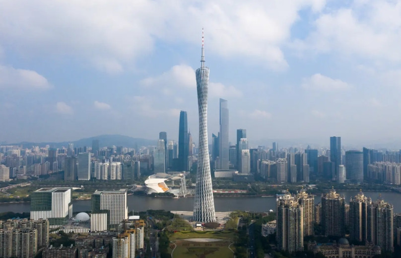 从现在马后炮来看，广州塔应该建，对整个城市的形象和辨识度都影响非常大。但站在当时