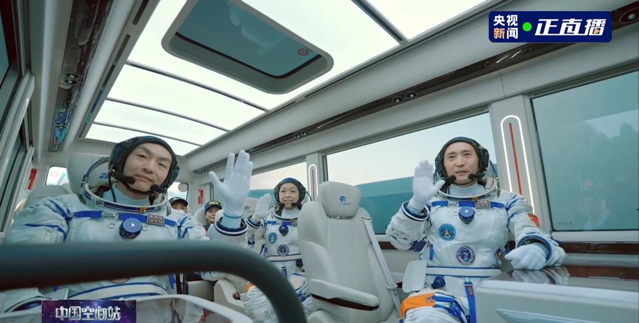 太特殊！中国航天员专用车没有车牌，只有一句话5月24号当天晚上，我国神舟23号