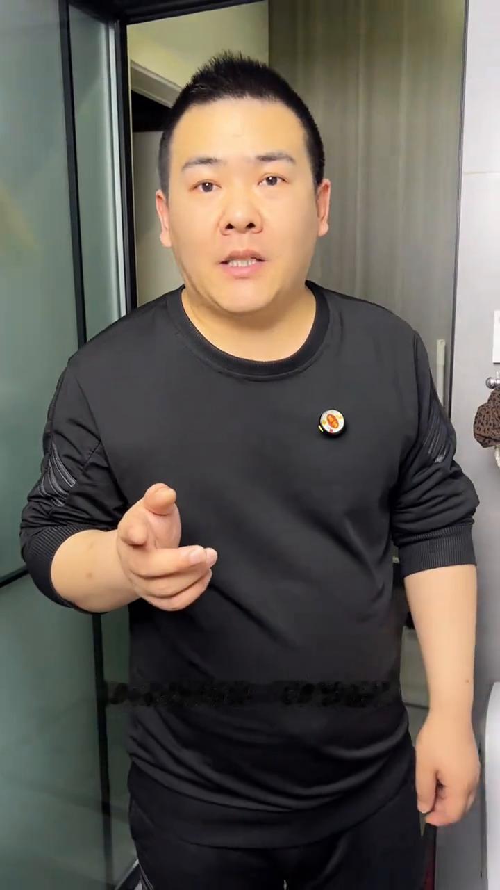 翻板下水器过滤网，拦截毛发防止头发堵下水道。我给大家分享一下我的经验，如果你家