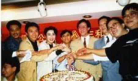 1996年，向华胜曾动了娶女星张敏的心，所以在路过寺庙之后，向华强提前让大师看看