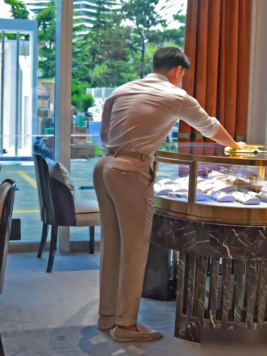 谁的背影最好看？通过背影看男人，顾名思义从背后看男人，当然是抛开男人的颜值，重要