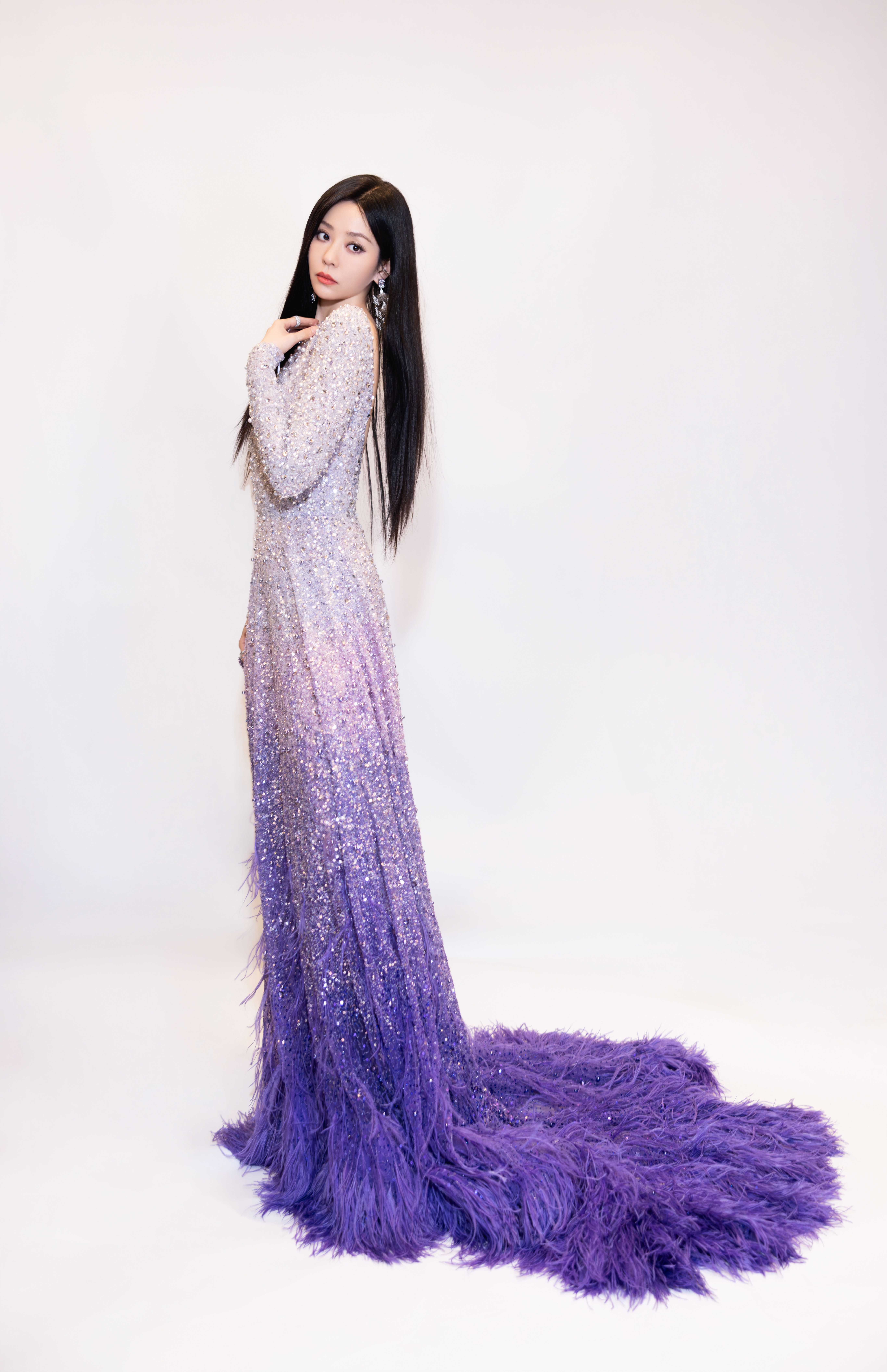 张靓颖｜第48届世界技能大赛今天开幕久违的高定造型上线！💜今日出席世界技能