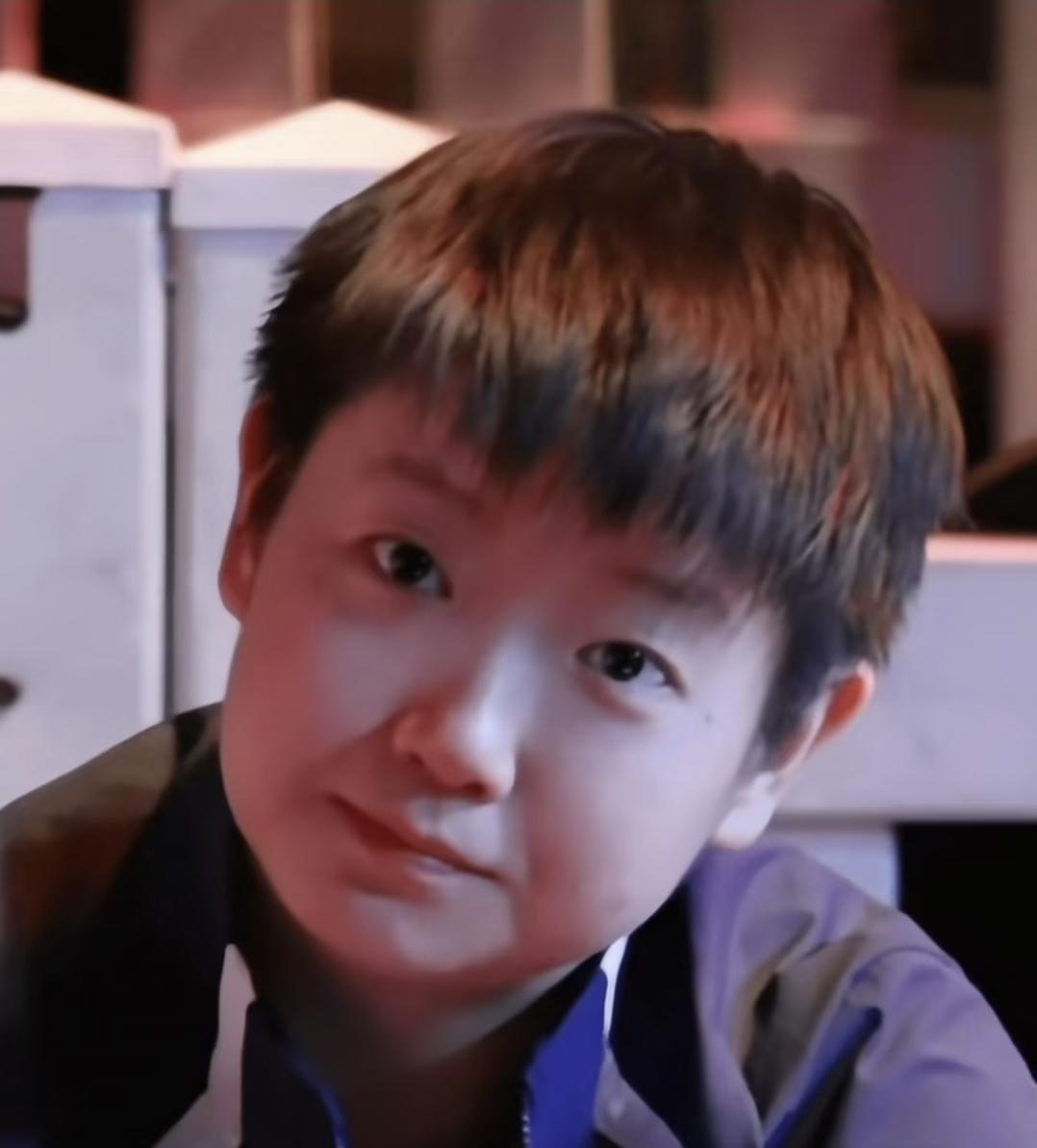 莎莎被不断的提起。为什么？莎莎缺席乒超，深大宁愿不拿成绩，也没让莎莎出战，让莎