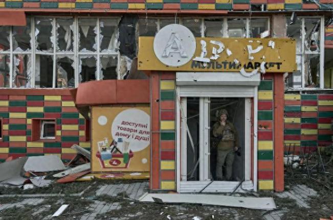 乌军总司令瑟尔斯基的最新采访彻底炸翻全网，不仅把乌方的和平底线怼得明明白白，还抖