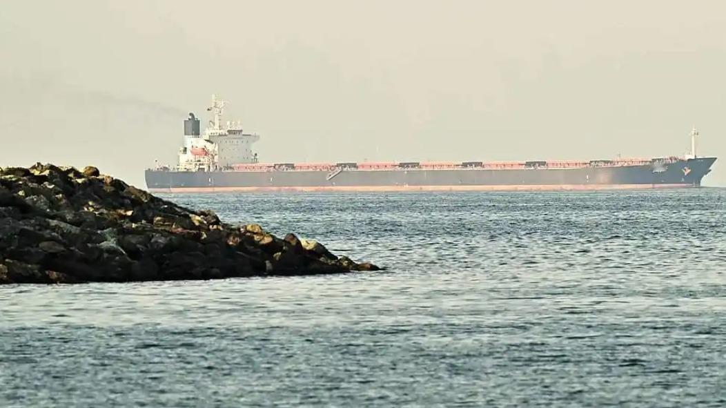 5月4日，一艘油轮正在阿联酋富查伊拉以北78海里的海域正常航行，换算成咱们熟悉的