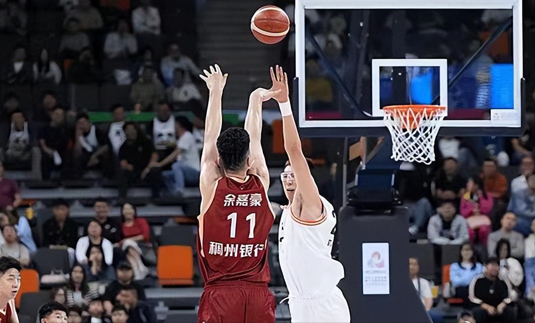 难以置信！男篮半决赛爆冷，超豪华阵容的四川男篮输了，输给了余嘉豪坐镇的浙江队，令