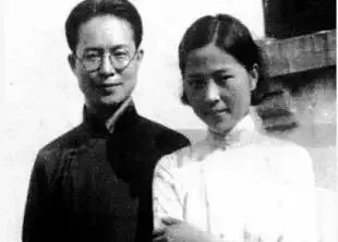 1949年，沈从文喝下煤油割腕自杀，被救后想要拽住妻子张兆和的手，却被冷冷甩开。