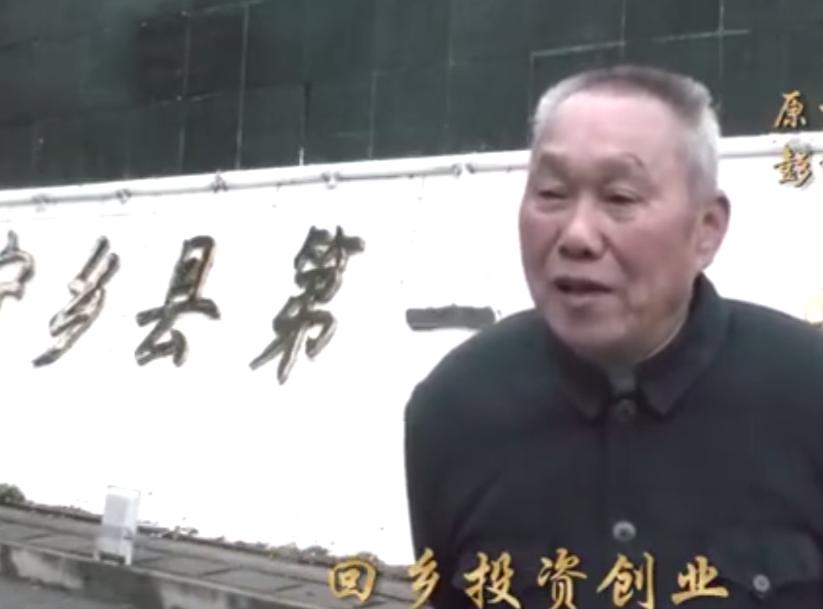 1993年，湖南一16岁女孩考上高中，因家里没钱，只能到县城做保姆，60岁退休老