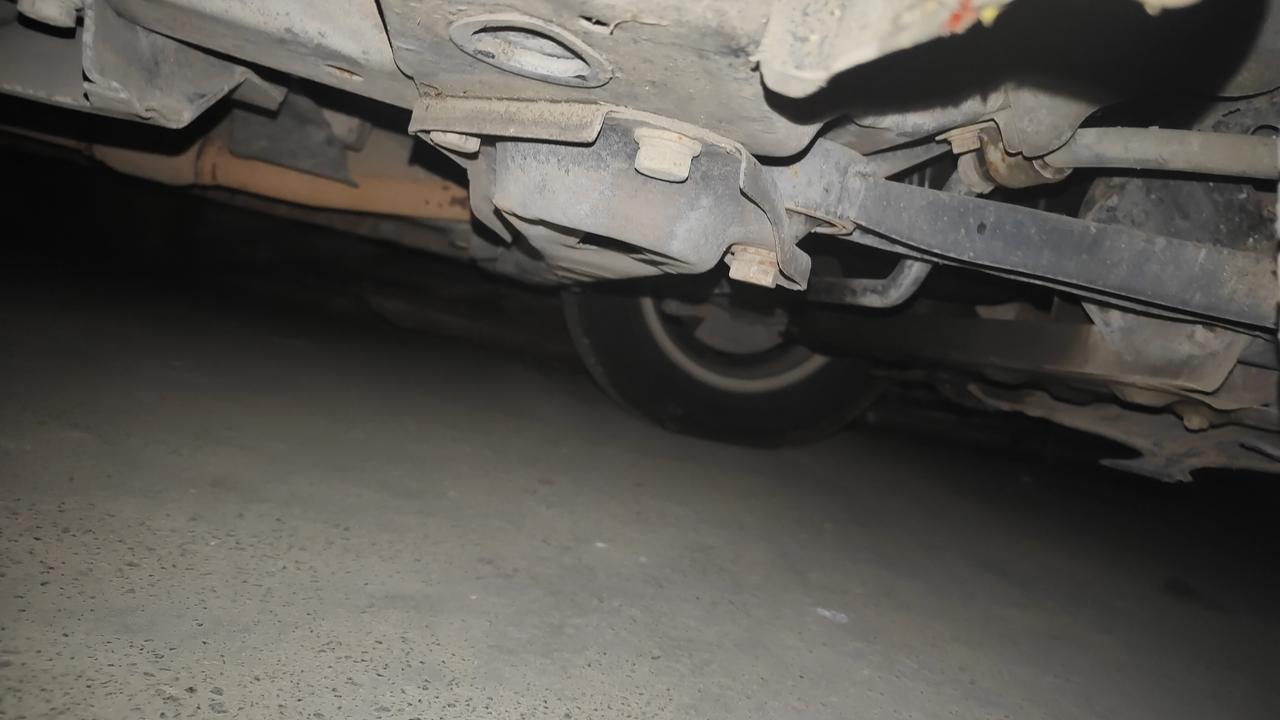 五菱的下摆臂也不厚啊