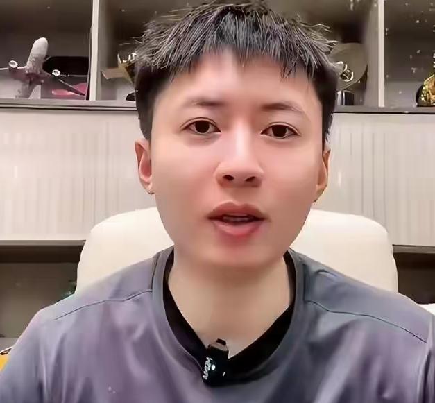 一开始网传方博复出打比赛我以为是开玩笑的结果方博以哈萨克斯坦球员的身份参加W