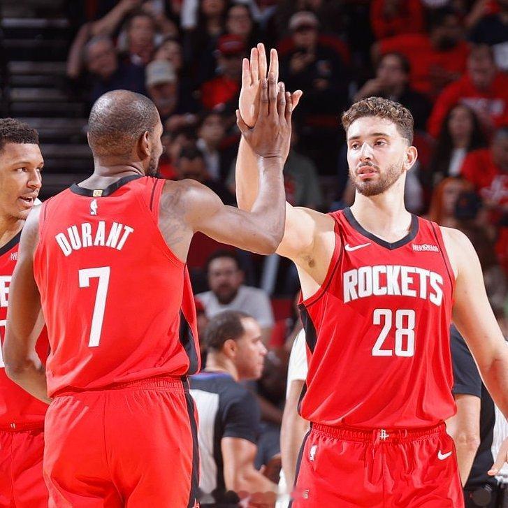 发现有些球迷纯闲的，火箭目前是打的比赛比较少，但你不要以为联盟照顾火箭呢，12月