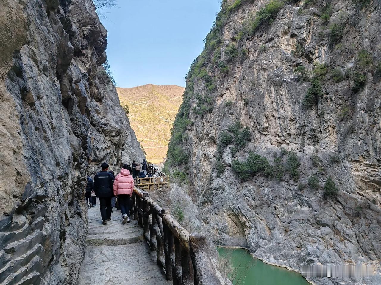 大美郑国渠泾河大峡谷真的很值得一去。我在冬日去郑国渠风景区的时候，那的景色就