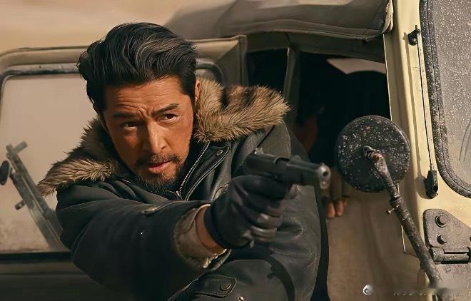 电视剧《生命树》：多杰去北京演讲，听说巡山队出事儿了，急忙往回赶。有人举报巡山队