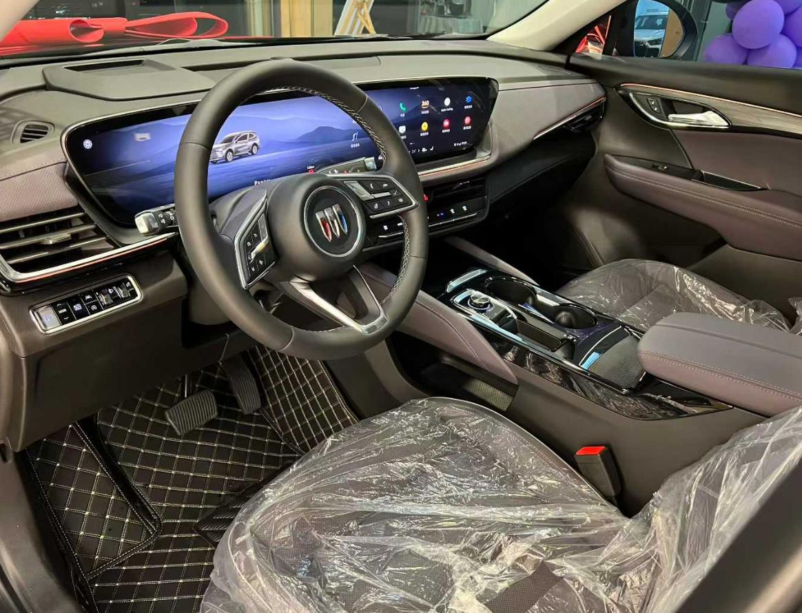 虽然这台别克昂科威Plus没有过多的亮点，但月销始终能够破万。从车头部分我们看得