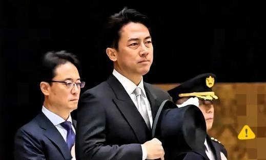 日本防卫省召开记者会，突然宣布将由自卫队“确保台海的和平与稳定”。日本防卫省最近