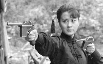 1941年，21岁的女战士莫林被活埋前，敌人竟突然问：“你认识莫林吗？”莫林一听