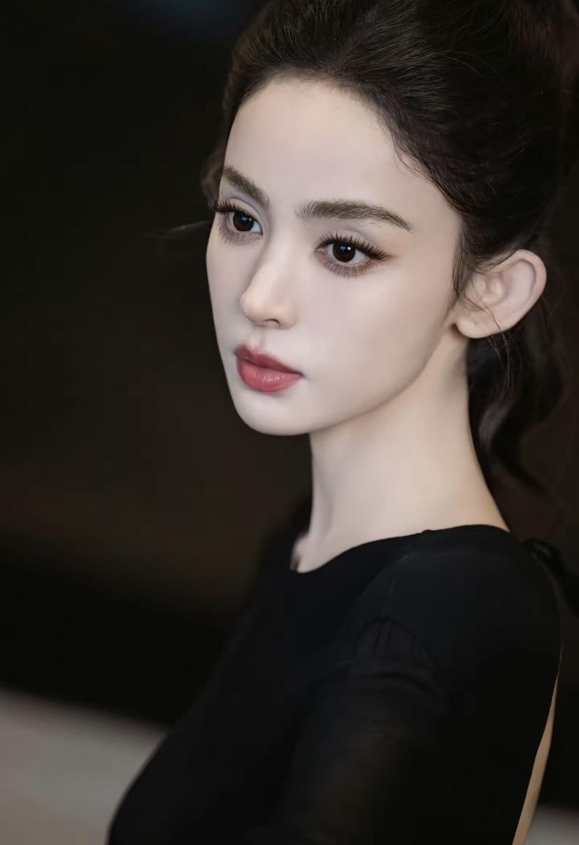 当然是古力娜扎了，她是我见过的所有女明星里最漂亮的那一个。就连江疏影这么漂亮的