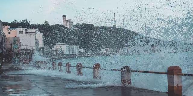秋台“沙德尔”步步逼近，浙闽将直面强风暴雨考验随着中央气象台持续发布预警，