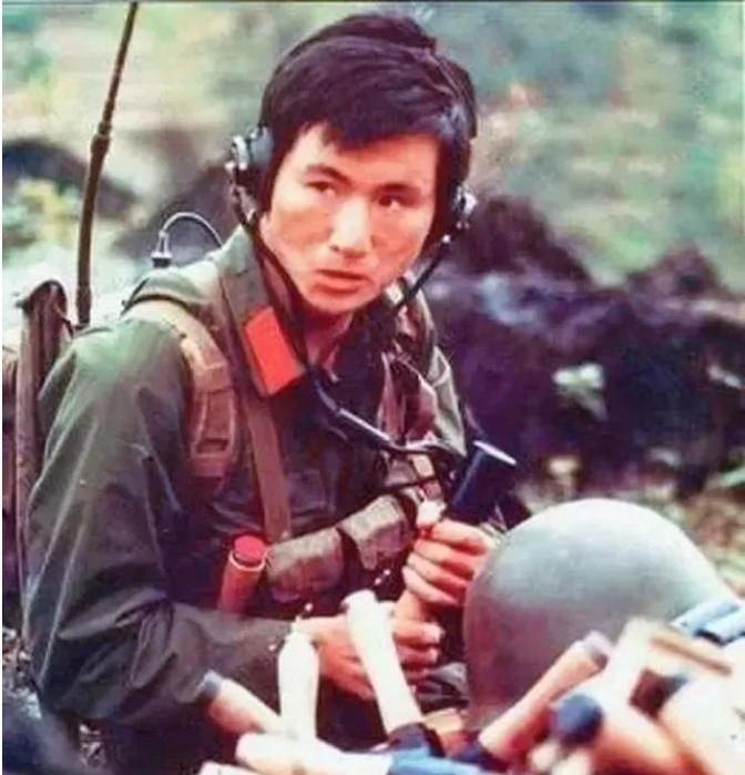 1985年，老山战场上，杨启良歼敌18人，转业后却遭地方恶霸刁难，他看了恶霸一眼