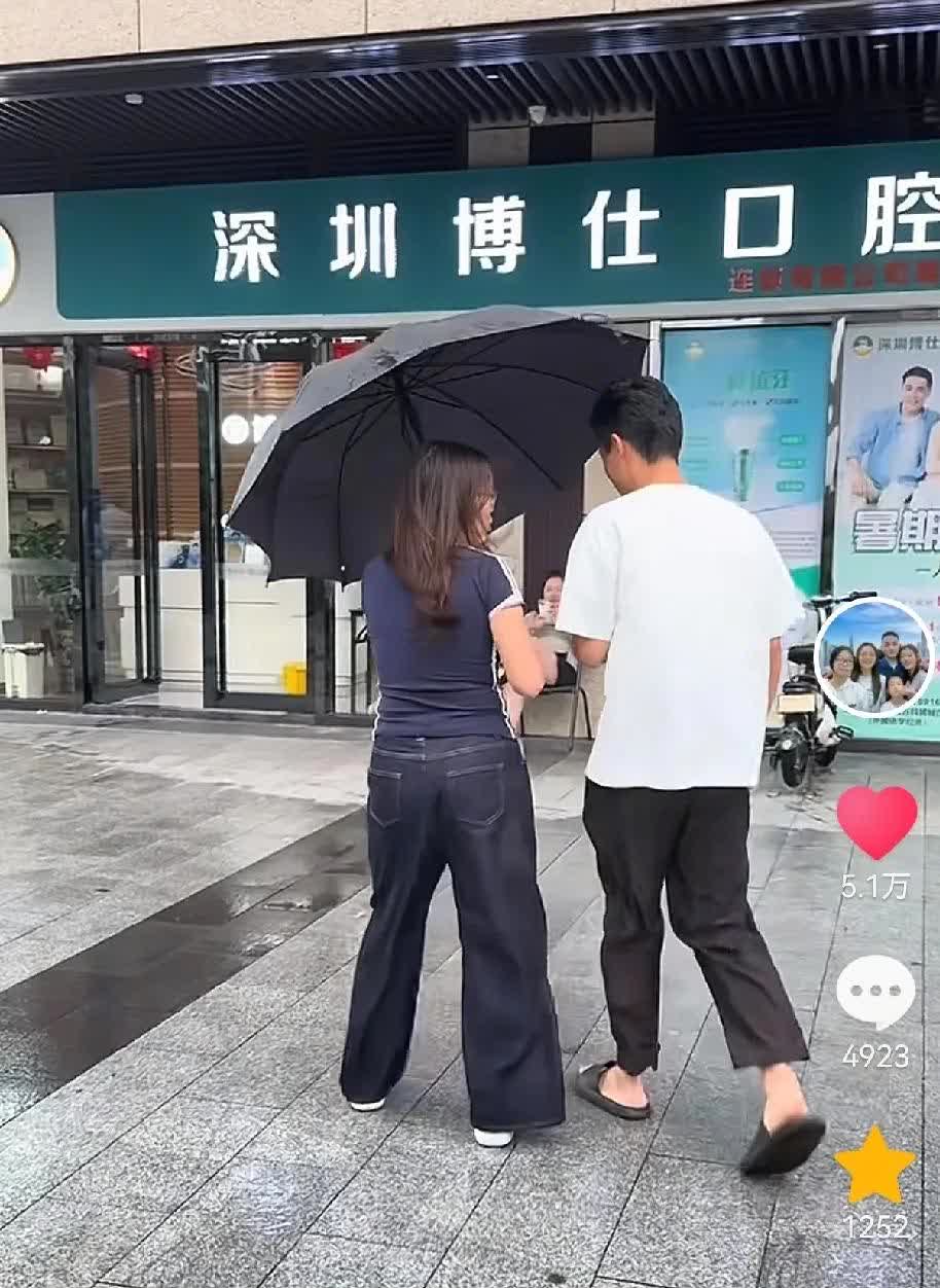 谢浩男大妹给海军，举行的欢迎仪式有点特别，不是蛋糕先行，也不是祝