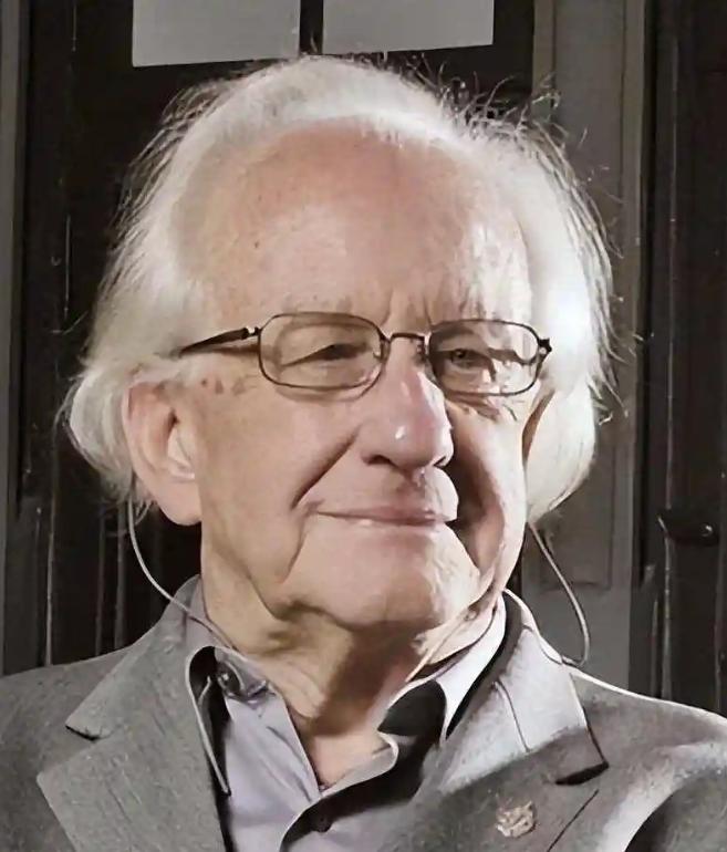 *40年前，他预言苏联十年后必亡，20年后他再次预言，美国必然会在2025年走向