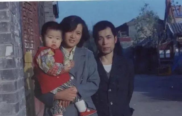 1981年，梁晓声经人介绍与北京姑娘焦丹相亲，谁知一见面梁晓声就对焦丹说：“我每
