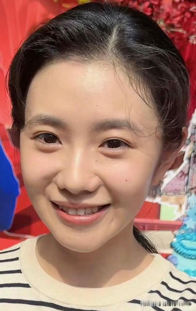 刘浩存，素颜清纯白月光