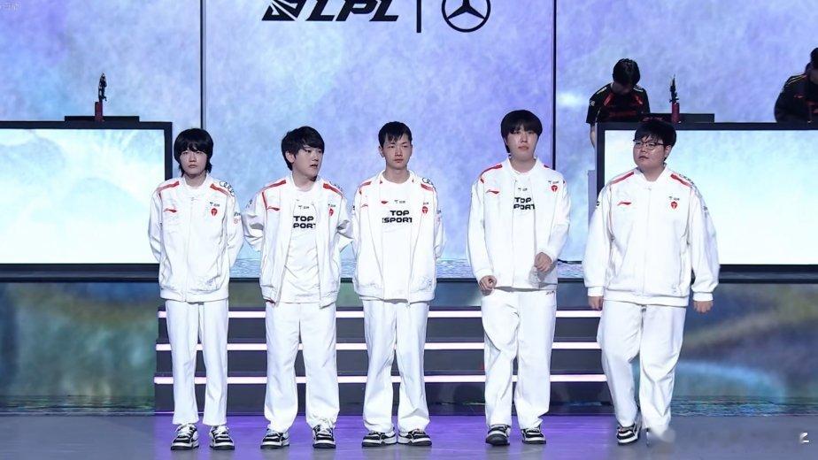TES哥2-0不加班[吐舌头眯眼睛笑]Creme最后一波进场很帅，哥哥爆炸伤害和Kanav