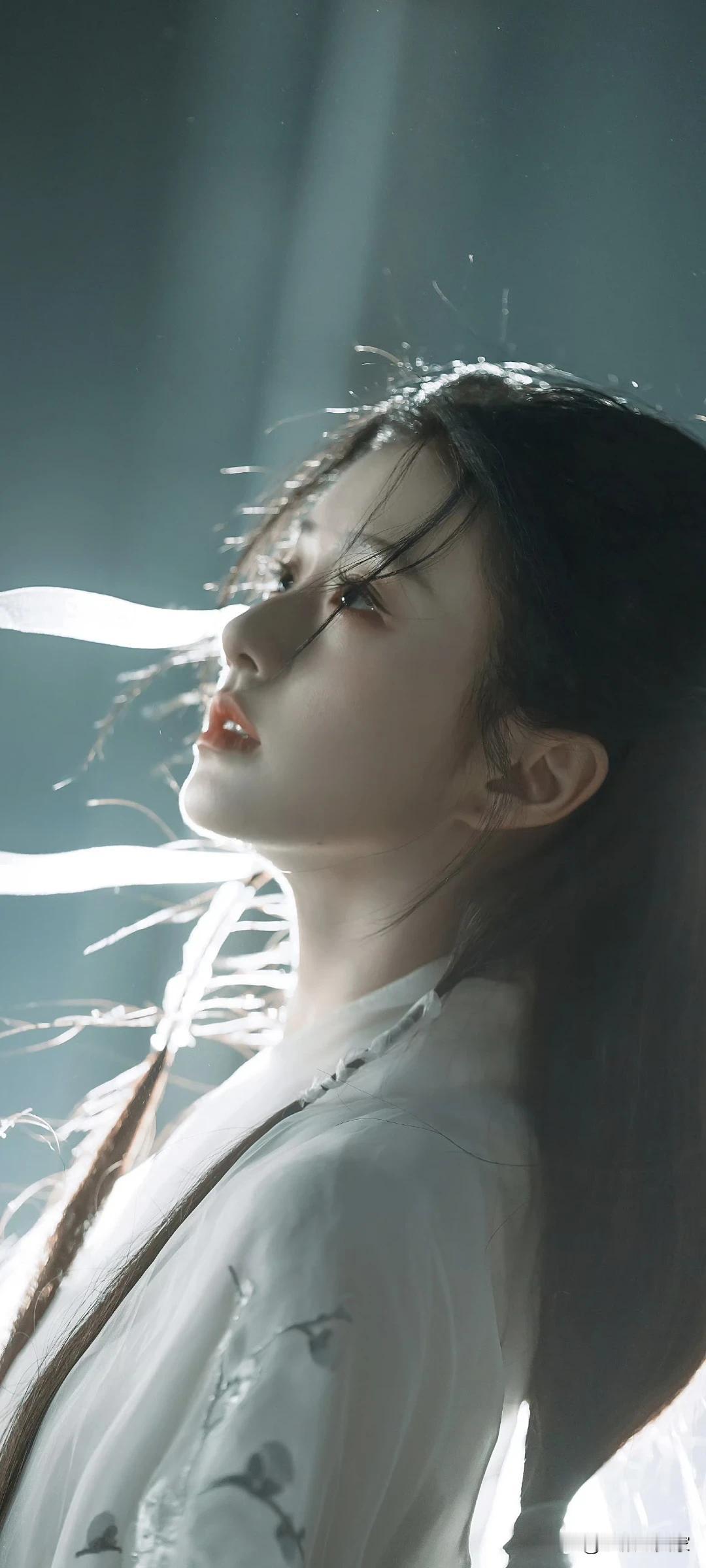 包上恩古风壁纸～竹林深处的白衣剑女，是从武侠小说里走出来的吧！