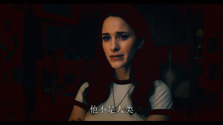 恭喜这位女士终于脱下高跟鞋这位女士终于脱下高跟太会了！《超人》里露易丝的职场穿