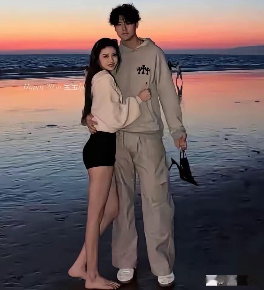 汪峰他怎么也没想到，自己的大女儿小苹果才20岁，居然在社交平台上晒出和自己