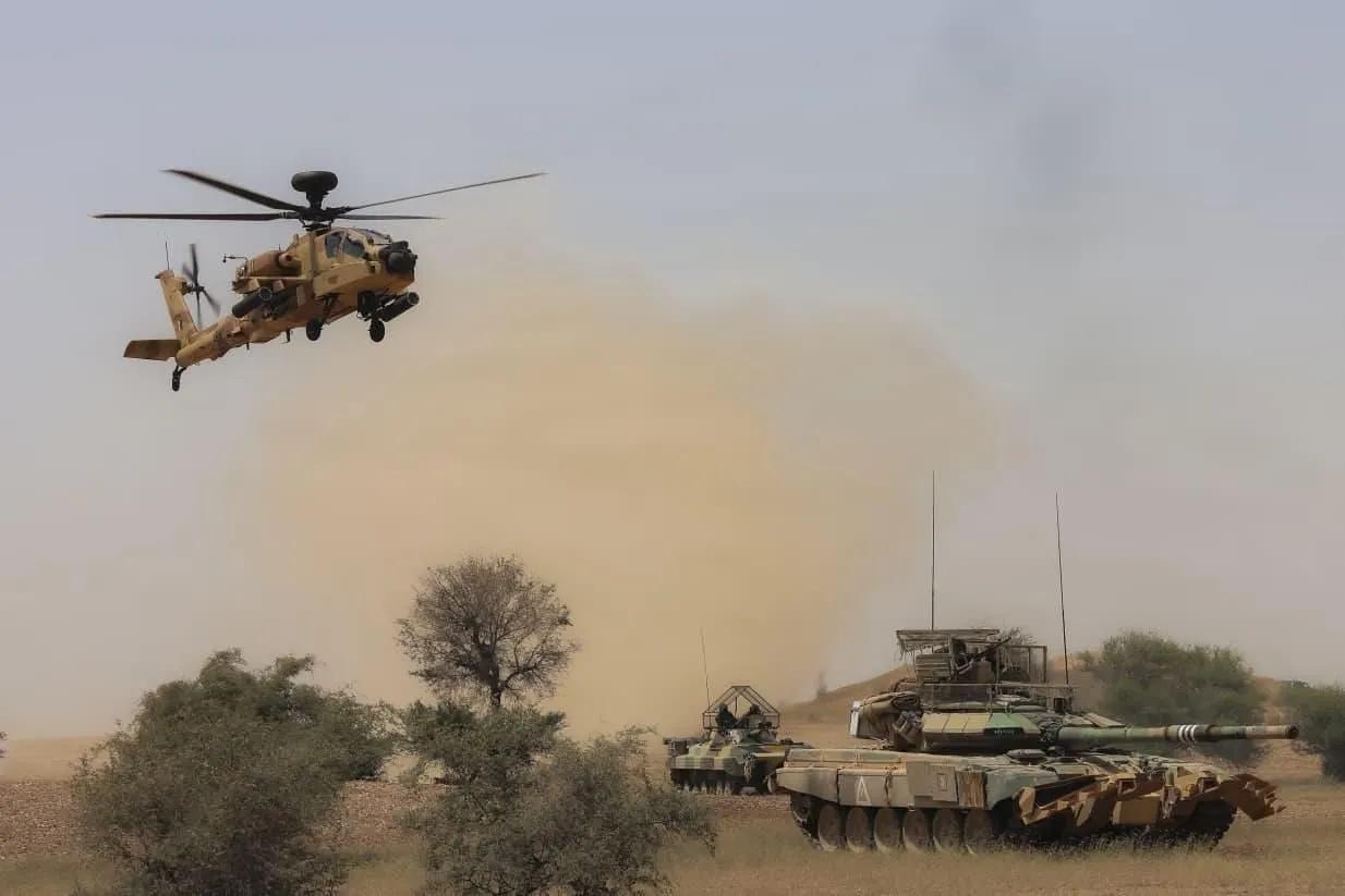 印度军队AH-64EApache直升机&T-90SBhishma主战坦克