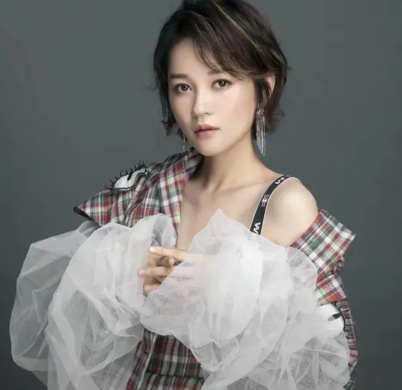 张碧晨唱火的歌曲《年轮》，被收回版权。程响唱火的歌曲《可能》，也要被收回版权了！
