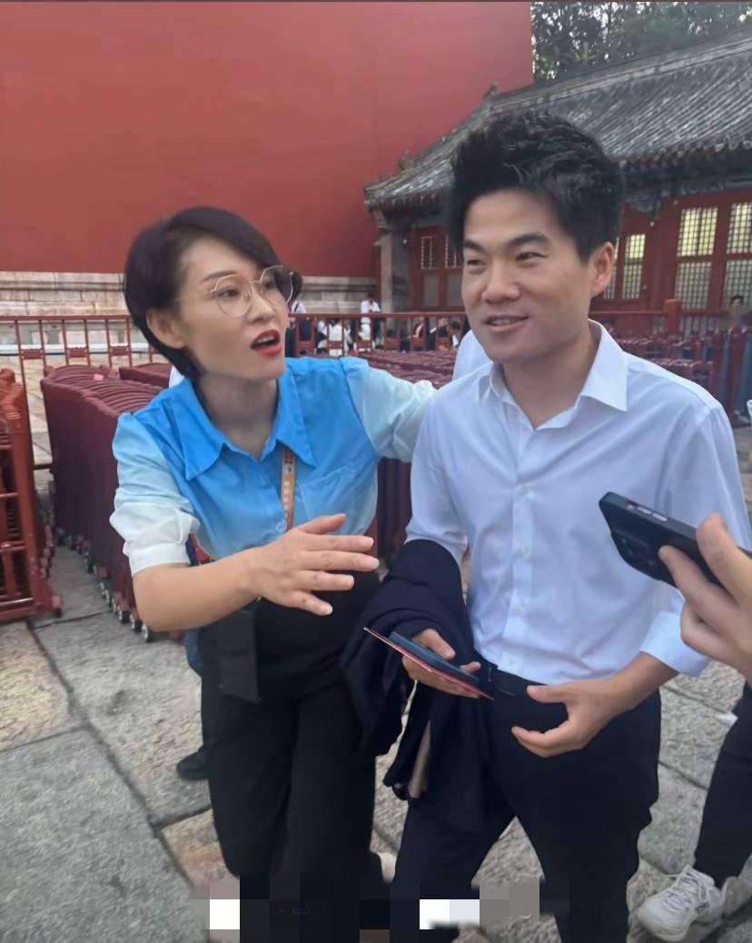 董宇辉受邀观礼9.3阅兵，一口气连发7条视频，其中3条是我们士兵接受检阅的视频，
