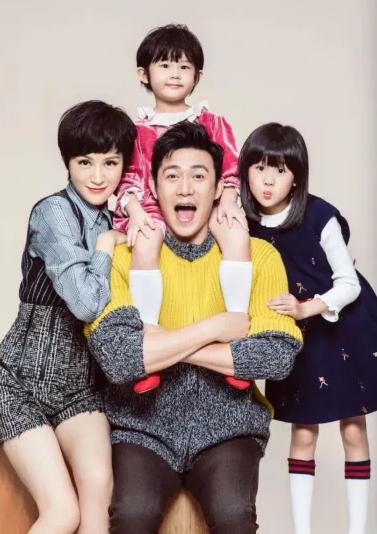 2001年，陆毅的老婆鲍蕾在接受采访时，对昔日同学田海蓉极尽讽刺：”她追了我老公