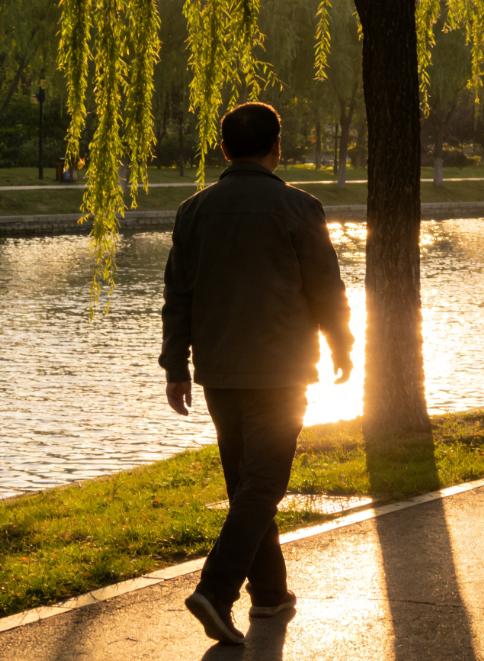 一段非常现实的话：一个男人只要克服了性欲带来的执念，就会发现95%的女人，根