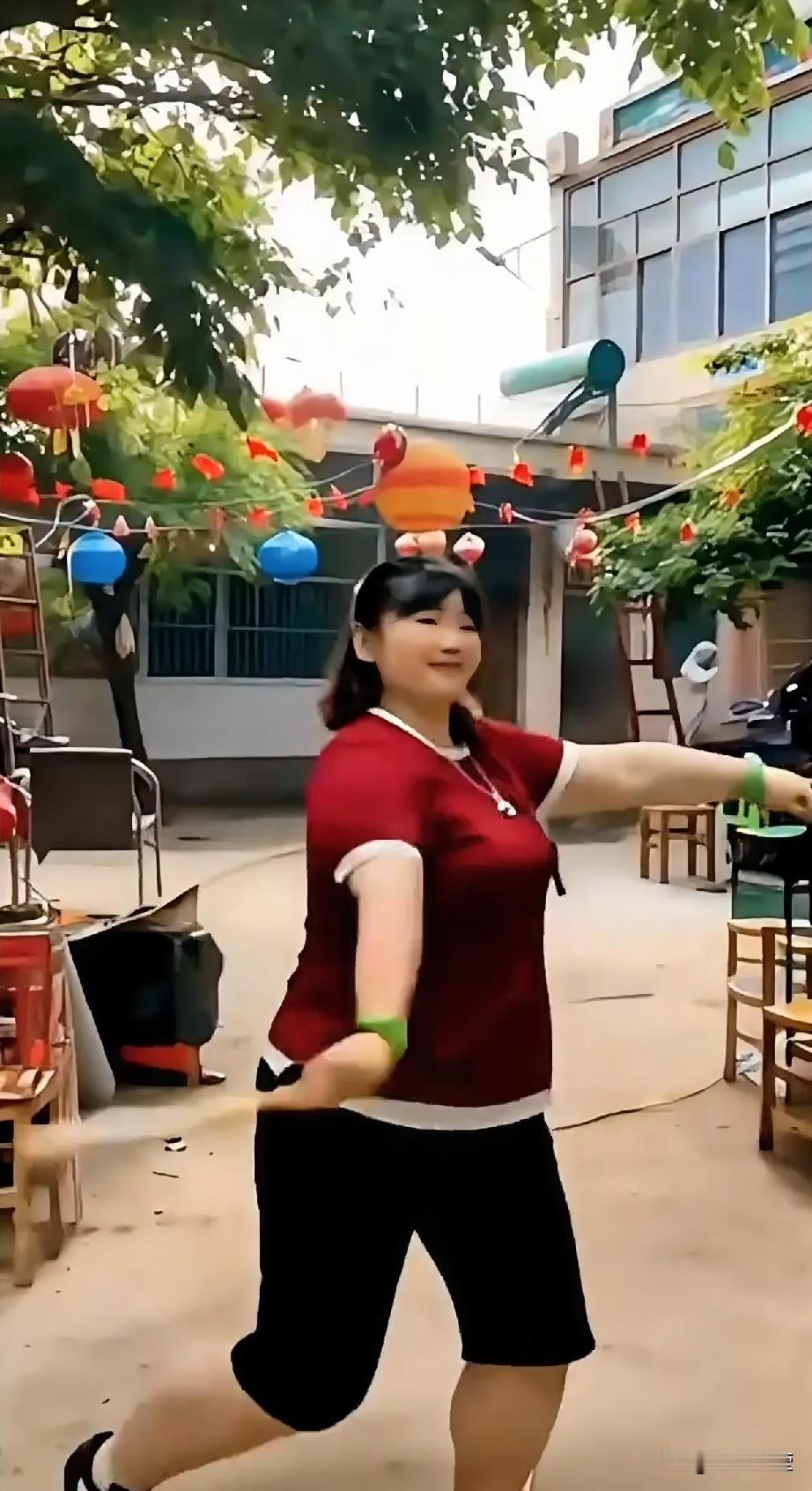朱雪梅瘦下来后状态大变样！之前她因为身材太胖总被调侃，结婚后或许是看到了大家的评