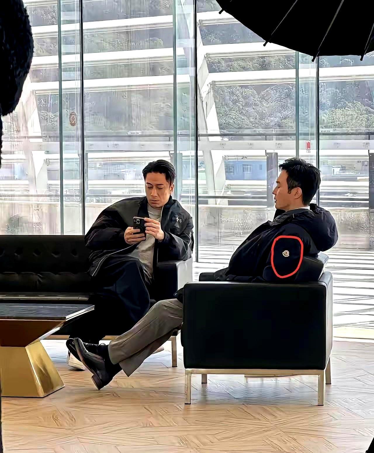 当你还以为爱马仕是身份图腾时，真正的阶级密码已经披在了身上——一件抵得上一只包的