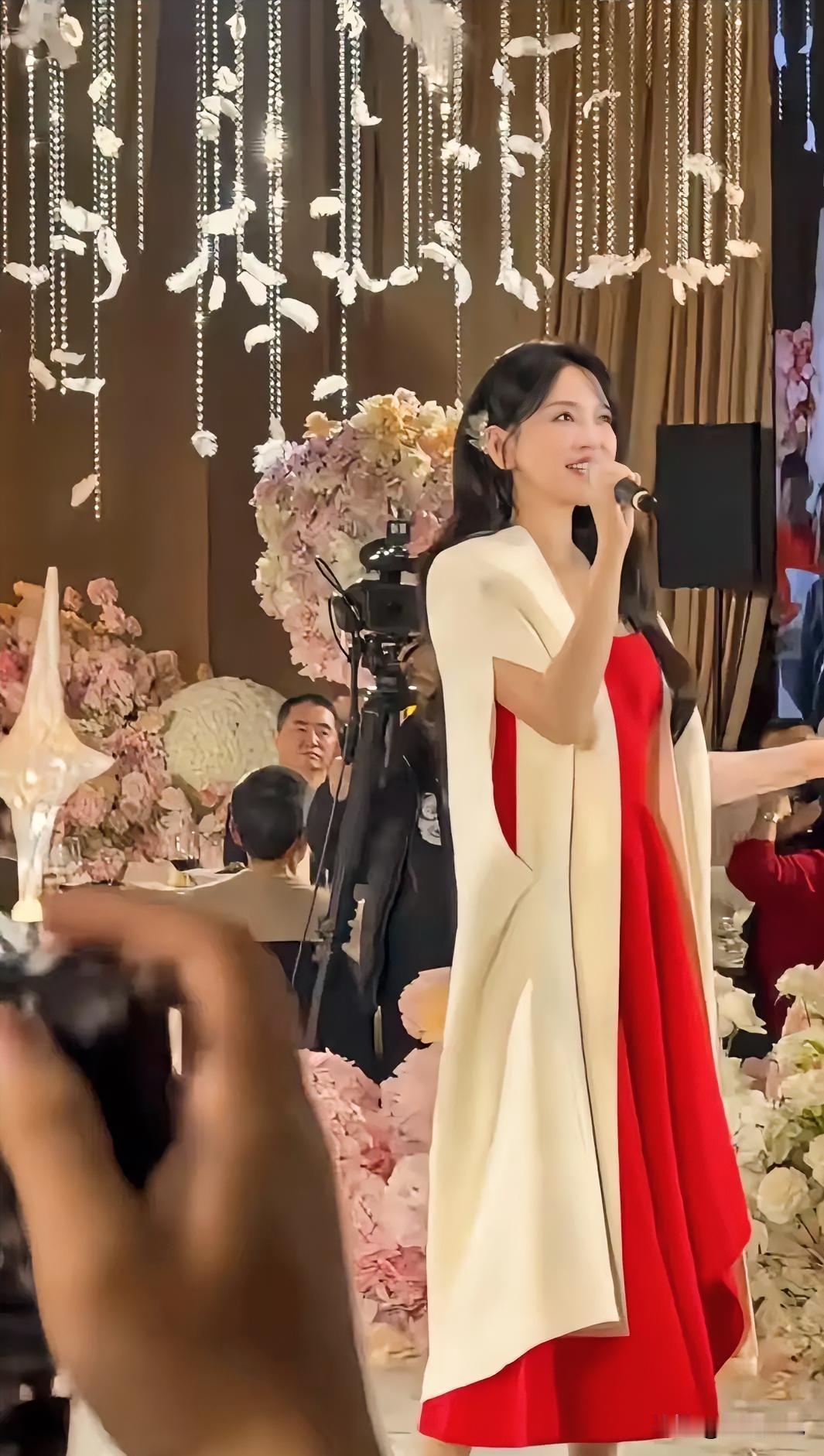 真的是人比人气死人这家人可真有钱婚礼请金莎来唱歌，10分钟35万费用