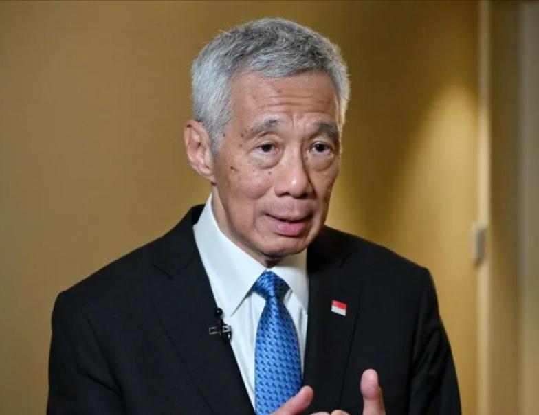 新加坡方面终于怕了！李显龙这次说了一句大实话：如果世界都按美国的规矩玩，小国就真