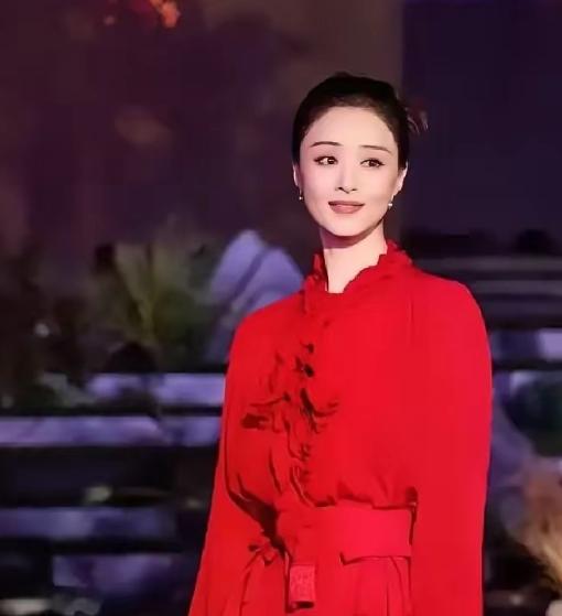 王阳提分手那天，蒋欣刚拿下华妃片酬。2007年两人处对象，王阳往她房车冰箱塞满雪