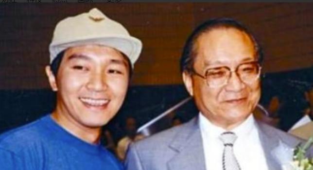 2002年，周星驰拍完电影《功夫》，突然找到金庸老先生，并给他送过去60000块